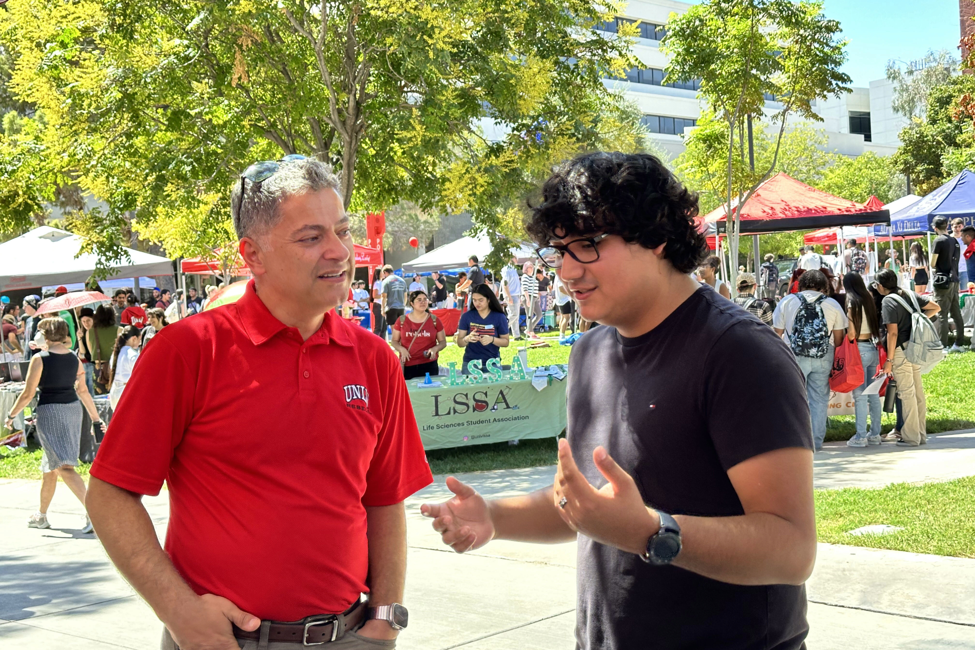 Kivanc Oner talking with student at Involvement Fair.