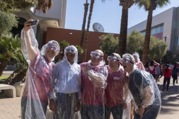 Kivanc Oner taking a selfie with other Pie on Pida participants